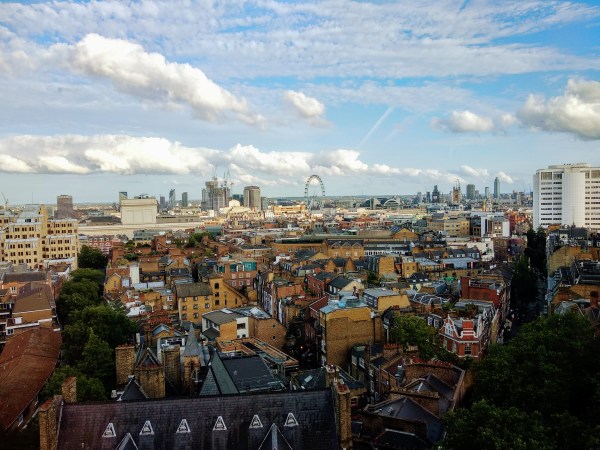 שני גברים וכלב - 365