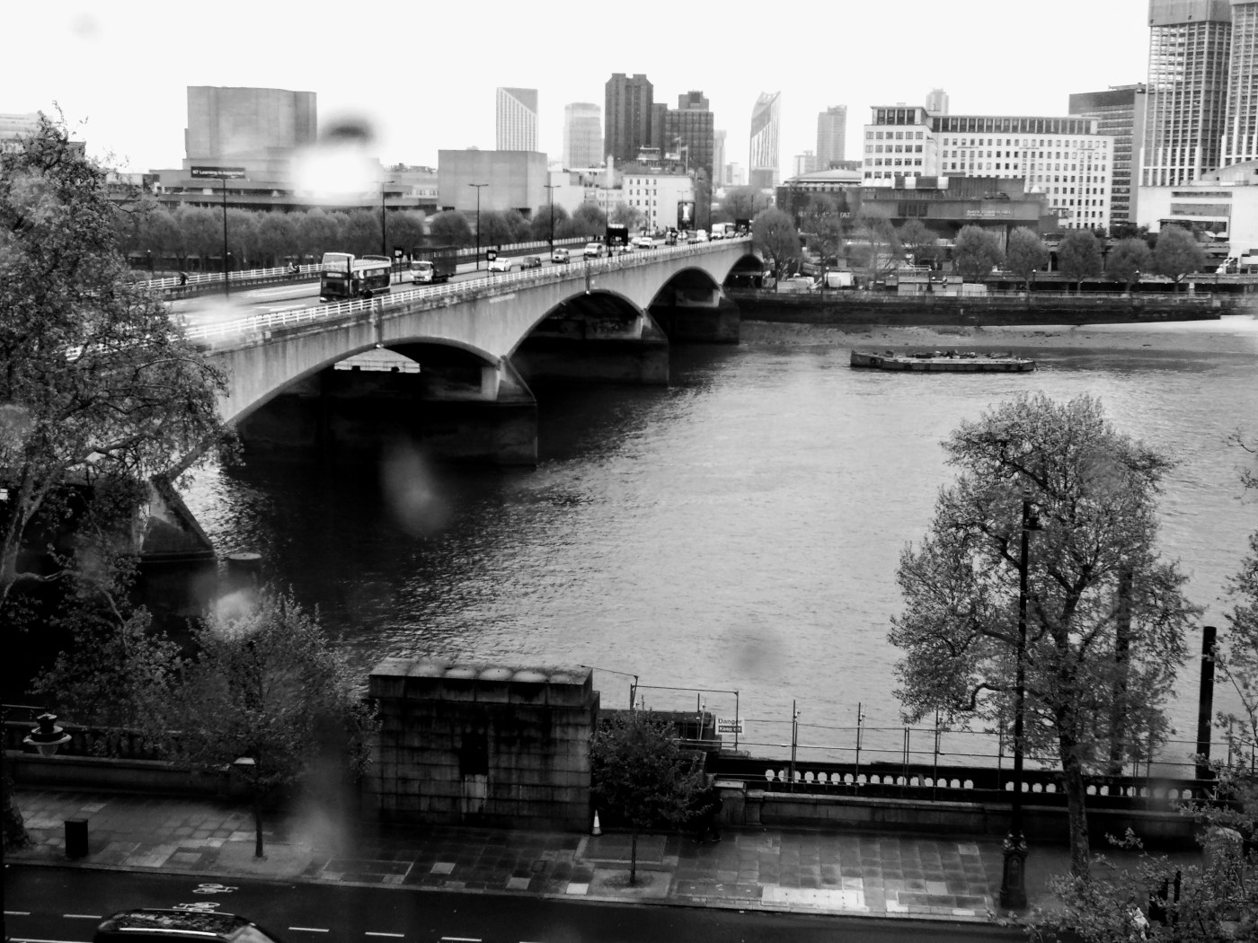 שני דברים וכלב - ברקזיט